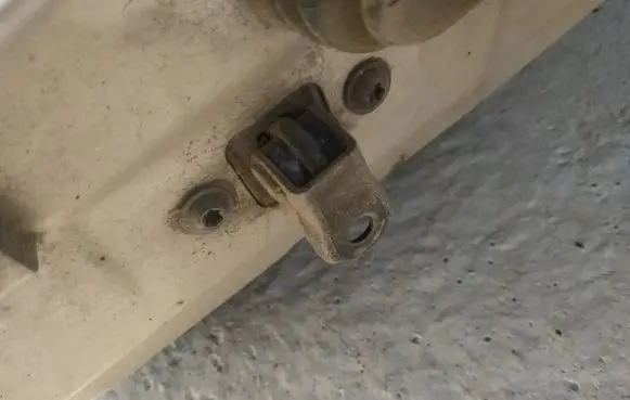 Skoda Fabia Mk1 (6Y) Rear door check strap stopper