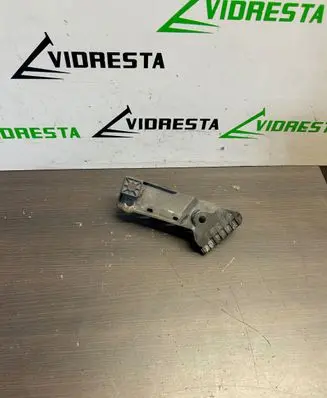 Honda HR-V Rear bumper mounting bracket 17847