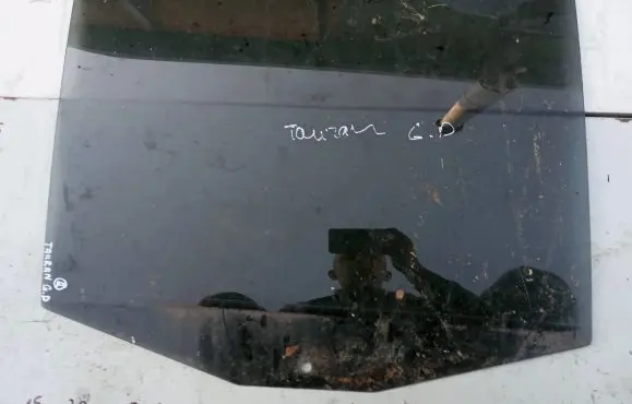 Volkswagen Touran I Rear side window 43R001595 E000200 DOT682AS3M5532