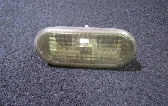 Front fender indicator light
