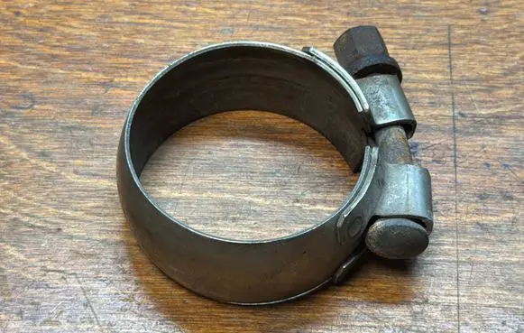 Mercedes-Benz E W211 Muffler pipe connector clamp A2114900041