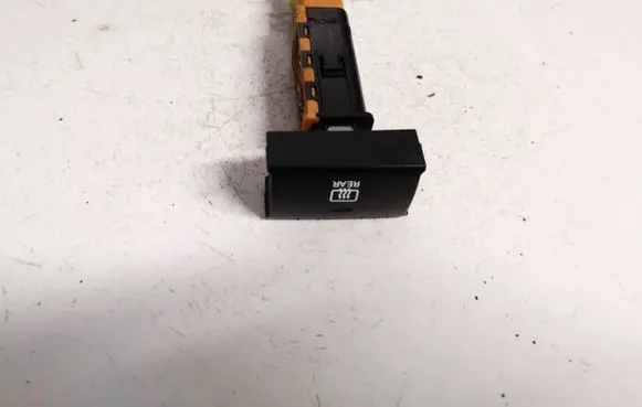 Hyundai Santa Fe Windscreen/window heater switch 621w05010
