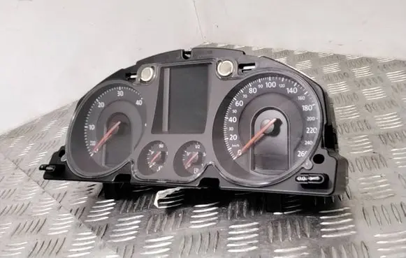 Volkswagen PASSAT B6 Speedometer (instrument cluster) 3C0920871 V0007000