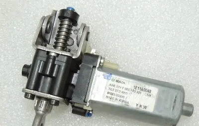 Hyundai i40 Seat adjustment motor 884003Z260V2F 885833S500