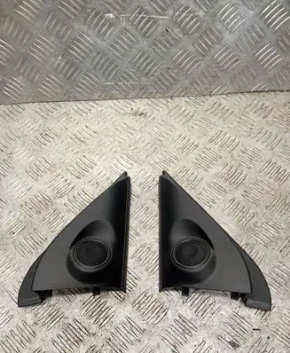 Mitsubishi Outlander High frequency speaker in the rear doors 