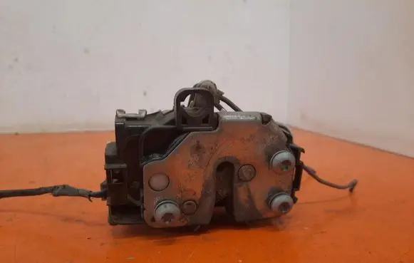 Renault Megane III Front door lock