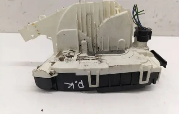 Mercedes-Benz GLA W156 Front door lock A1667200735 A2040085899