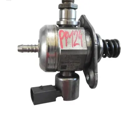 Volkswagen PASSAT B8 Mechanical fuel pump 06K127025D
