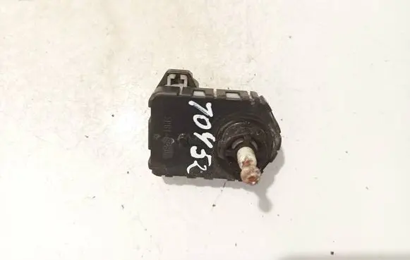 Toyota Avensis T270 Headlight level adjustment motor 