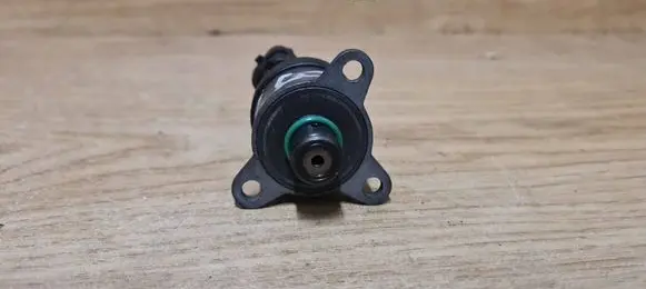 Volvo S40, V40 Electromagnetic valve 01541
