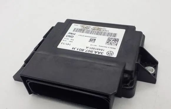Volkswagen Tiguan Hand brake control module 3AA907801H 18491001A