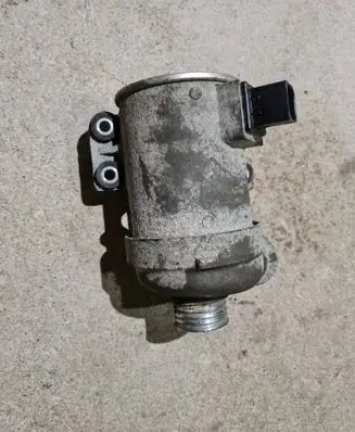 BMW 3 F30 F35 F31 Water pump 8625097