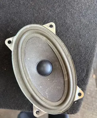 Iveco Daily 35 - 40.10 Front door speaker 504098813