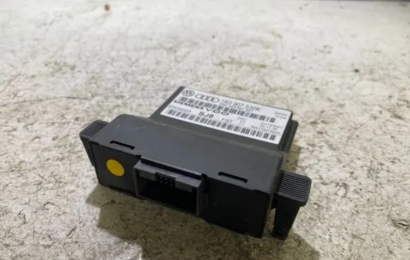 Volkswagen Golf V Gateway control module 1K0907530K 1K0907951