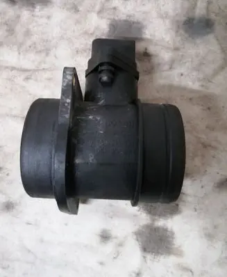 Volkswagen Golf IV Mass air flow meter 0280217121 06A906461