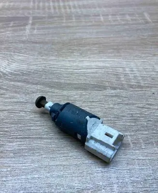 Renault Twingo II Brake pedal sensor switch 8200168238B