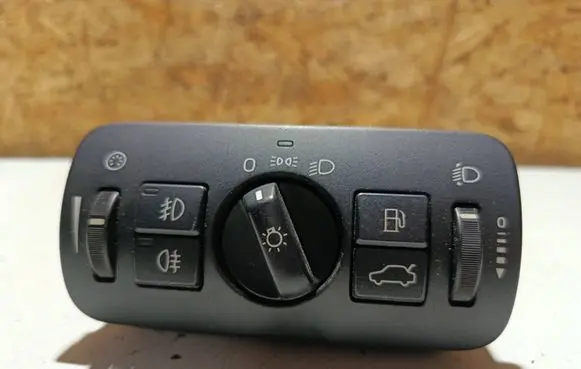 Volvo V70 Light switch 30739415 04066302
