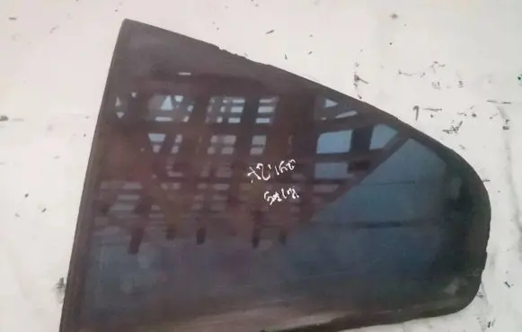 Rear vent window glass