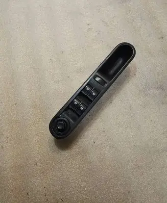 Renault Espace IV Electric window control switch 8200328425