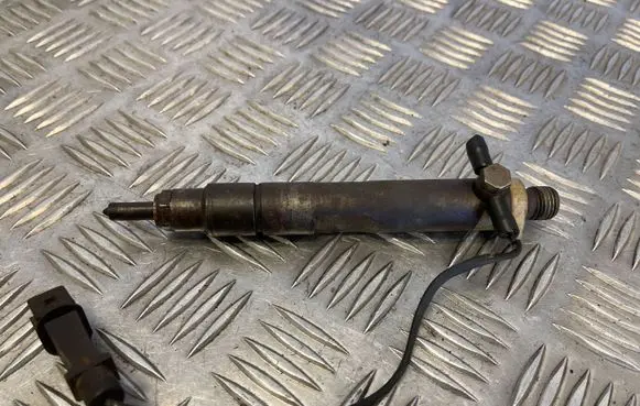 Audi A4 S4 B5 8D Fuel injector 028130201S