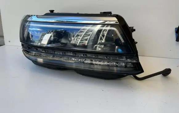 Volkswagen Tiguan Headlight/headlamp 5NB941082A