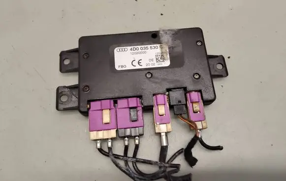 Audi A8 S8 D2 4D Aerial antenna amplifier 4D0035530C 12020000