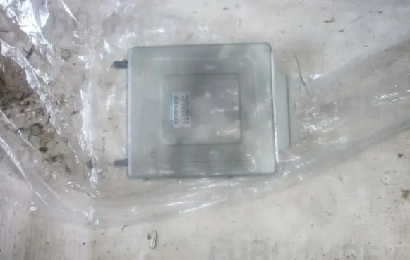 Mitsubishi Carisma Engine control unit/module md358437