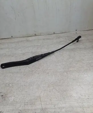 Opel Astra H Front wiper blade arm 13111219