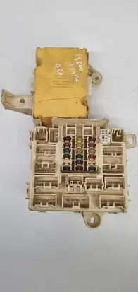 Lexus IS 200-300 Fuse module 8922153050