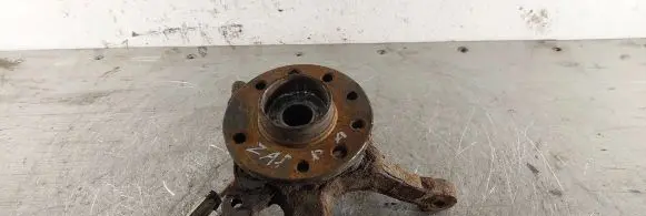 Opel Zafira A Front wheel hub spindle knuckle