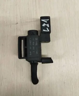 Volkswagen Touran I Turbo solenoid valve 037906283C 05T145 72288000