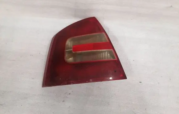 Skoda Octavia Mk2 (1Z) Rear/tail lights ZSB1ZD945095