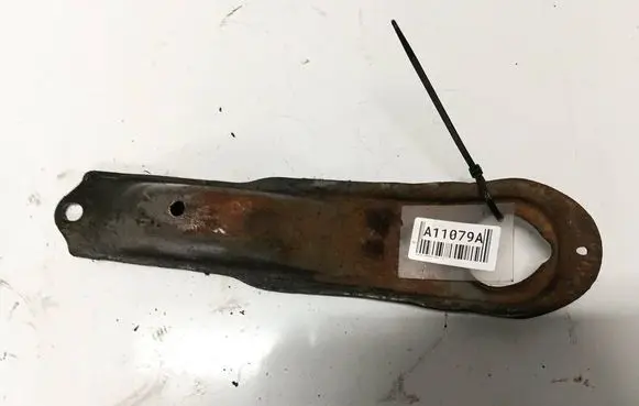 Toyota Avensis T250 Engine mounting bracket 
