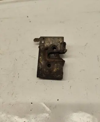 Volkswagen PASSAT B3 Front door lock 357837015