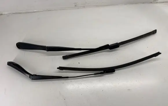 Ford Bronco Front wiper blade arm M1PB17526AA M1PB17527AA M1PZ17527A