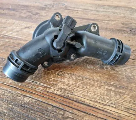 BMW Z3 E36 Thermostat housing 7509228 7509229