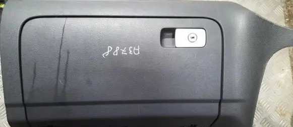 Volkswagen Golf V Glove box 1k2857290 p0105360