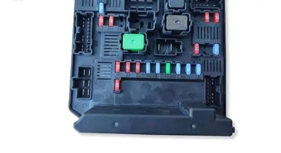 Nissan Qashqai Fuse module 284B7BB02C