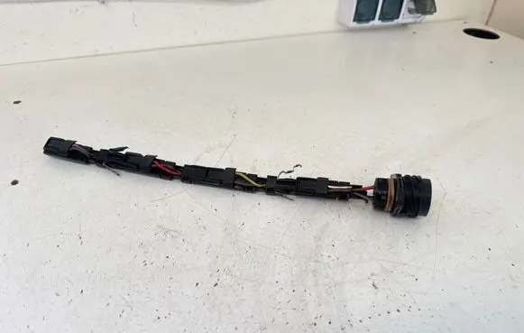 Volkswagen Caddy Fuel injector wires 038971803