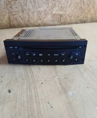 Radio/CD/DVD/GPS head unit