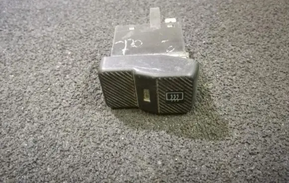 Volkswagen PASSAT B3 Windscreen/window heater switch 3595962