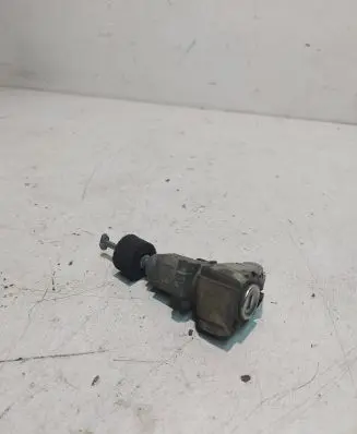 Mercedes-Benz C W203 Front door lock (next to the handle) 2A17