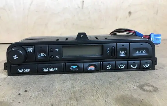Jaguar XJ X300 Climate control unit LNA7690BA 1464303911
