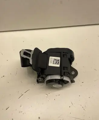 Rear seatbelt