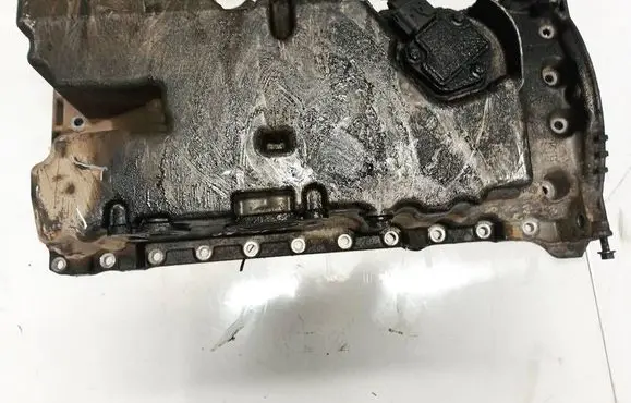 Volvo V70 Oil sump 30713677a