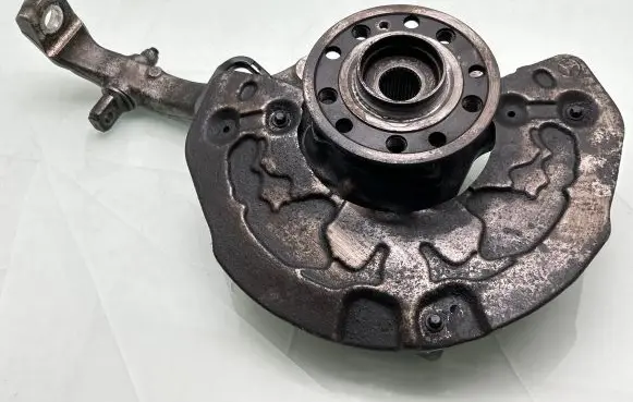 Mercedes-Benz GLC X253 C253 Front wheel hub spindle knuckle A2533320101
