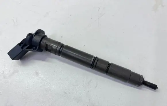 Audi Q7 4L Fuel injector 059130277CD