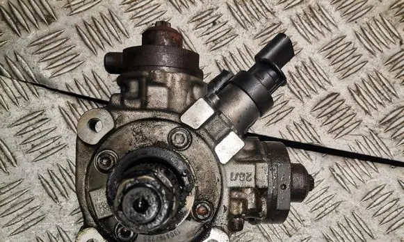 Audi A4 S4 B8 8K Fuel injection high pressure pump 0445010683