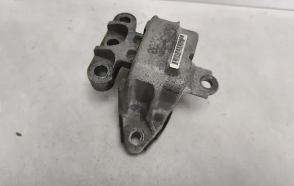 Opel Mokka Engine mount bracket 95418203
