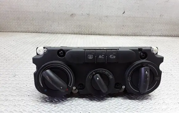 Audi A3 S3 A3 Sportback 8P Climate control unit 8P2820045